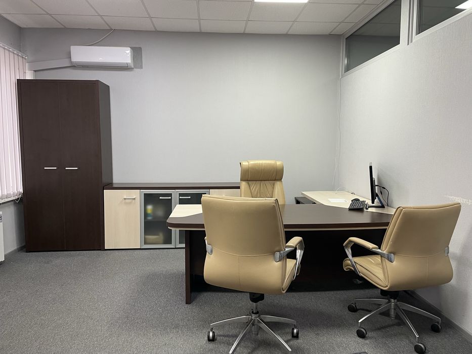 Кабінет керівника представницького VIP класу меблі стіл шафа