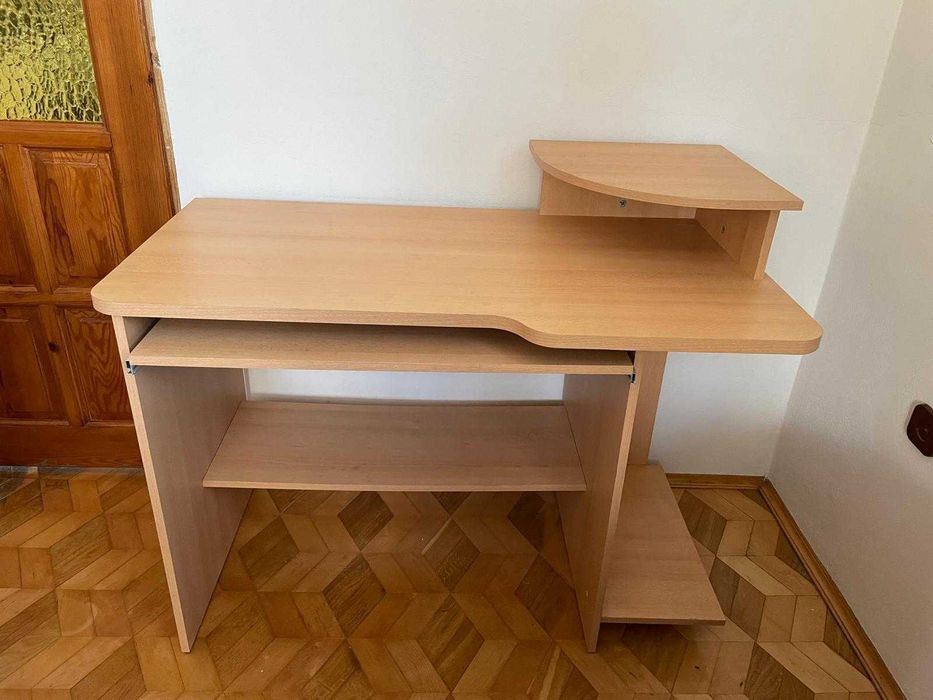 Biurko szkolne w idealnym stanie - jak nowe, polecam.