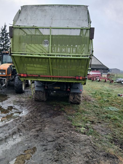 Przyczepa samozbierająca