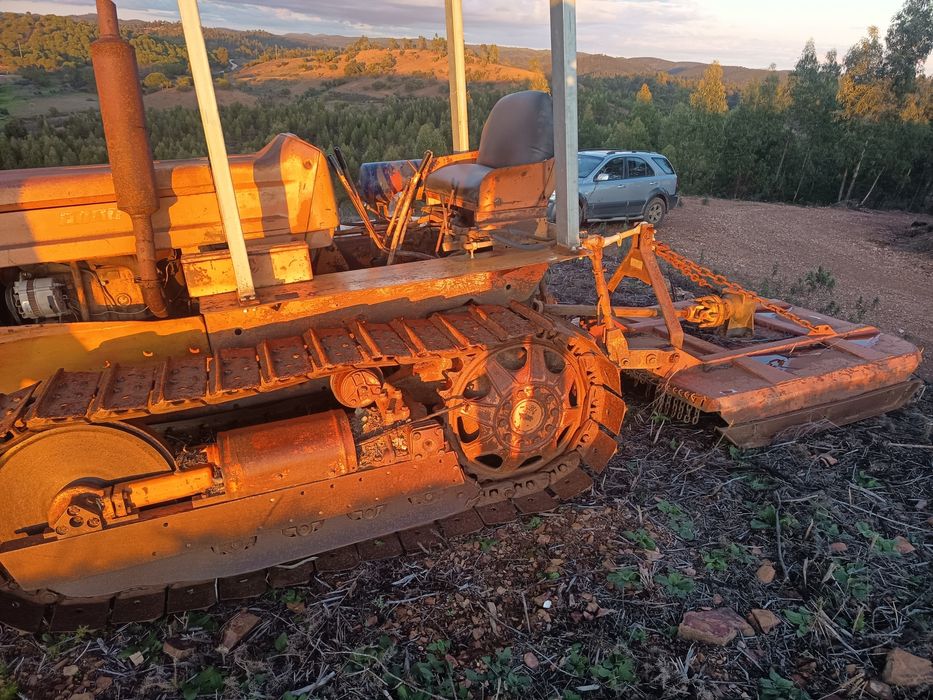 Trator Fiat de rastos