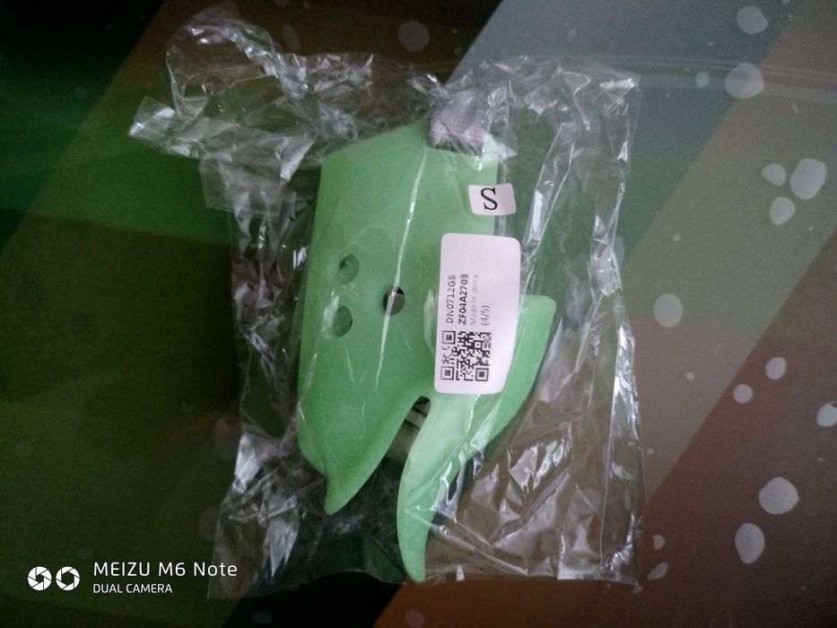 Намордник уточка для маленькой собачки светящийся