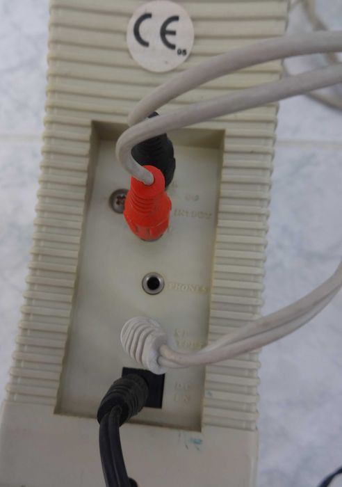 Colunas de som com fio antigas