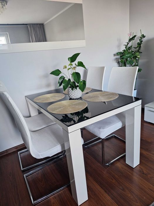 Stół Dionizos 120x80x76 biało czarny plus nowy blat z 4 krzesłami