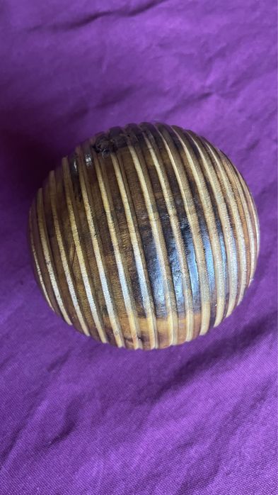 Bolas de madeira decorativas