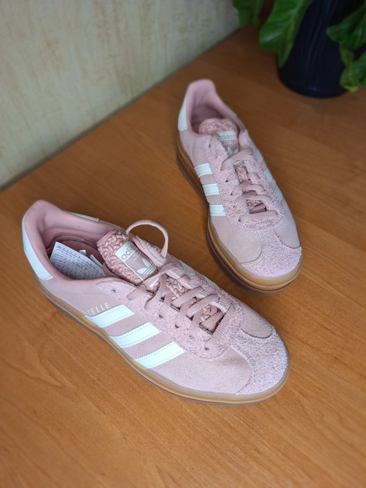 Жіночі кросівки адідас