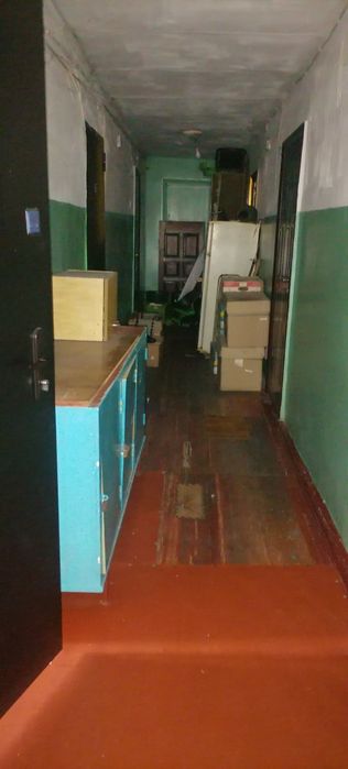 Продам малосімейку Крюков, перша  зупинка за мостом.