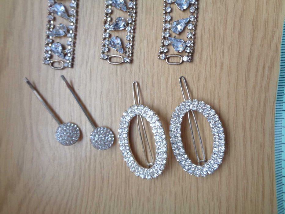 ozdobne paski do sukienki i spinki