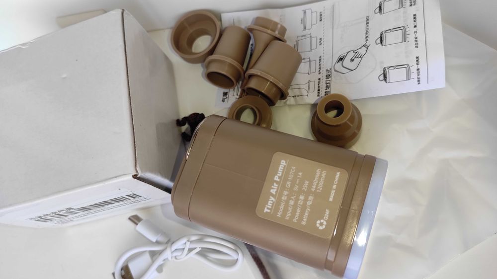 насос Pacoone з ліхтариком та функцією вакууматора