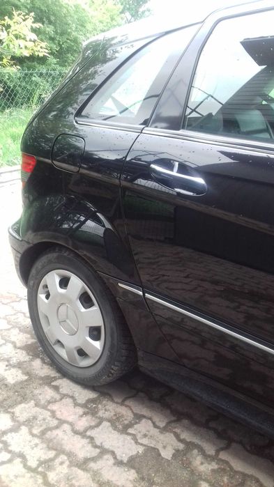 Mercedes Benz B 180