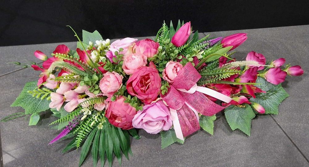 Stroik kompozycja kwiatowa na grób wiosenna WG117