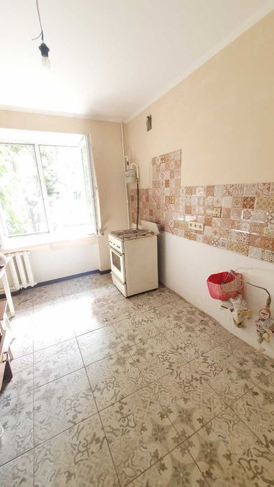 Продам 3х квартиру на другому поверсі