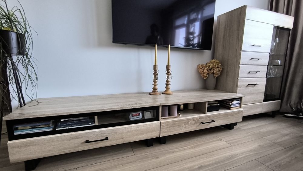 Sprzedam stół rozkładany oraz dwie szafki RTV i witrynę