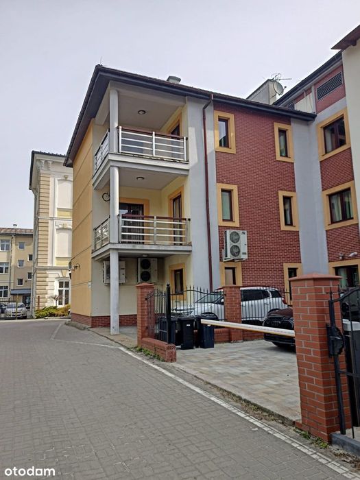 Sanok, ul. Mickiewicza 7 - budynek biurowy