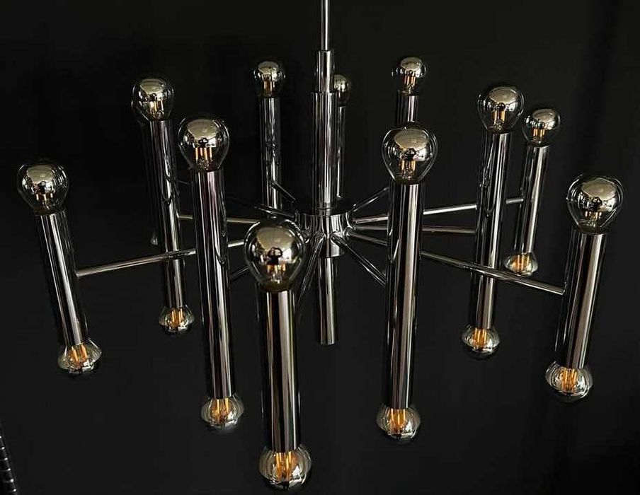 Stylowy żyrandol    zaprojektowany przez Gaetano Sciolariego
