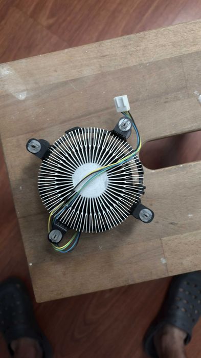 Dissipador / Ventoinha Intel para CPU + acessórios