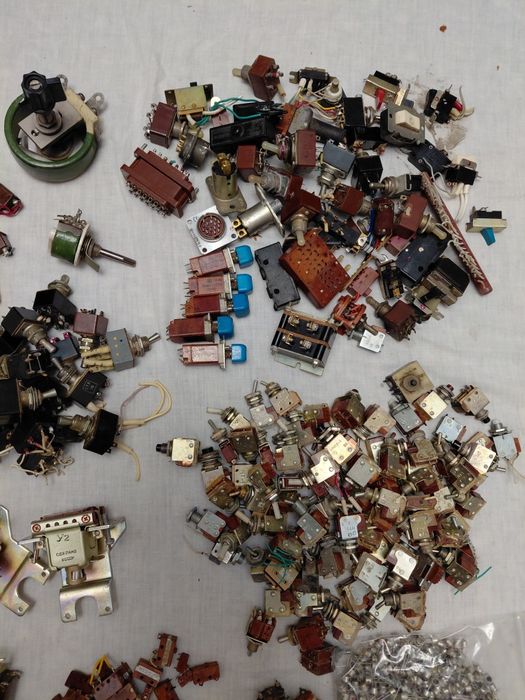 Радіодеталі  різні по фотографіях. Ціна договірна.