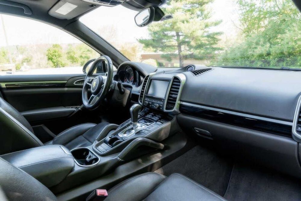 Porsche Cayenne      2016