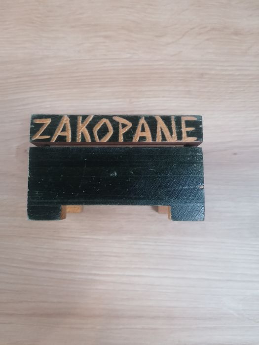 Drewniana szkatułka skrzyneczka