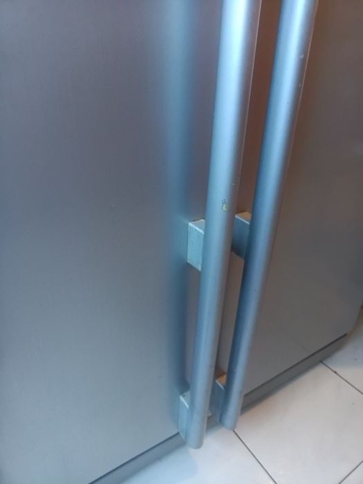 Frigorífico Samsung modelo antigo, mas funciona na perfeição.