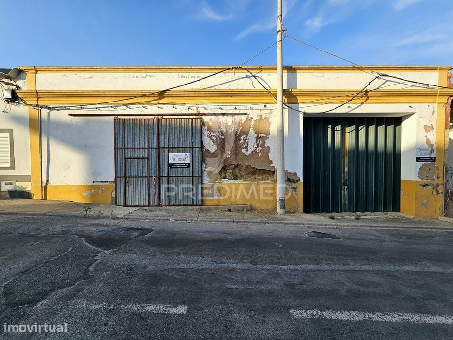 Garagem e Armazém com 246 m² no Centro de Castro Verde