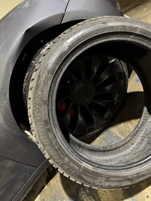 Продам компект 245/45 R18 245.45.18 245 45 18