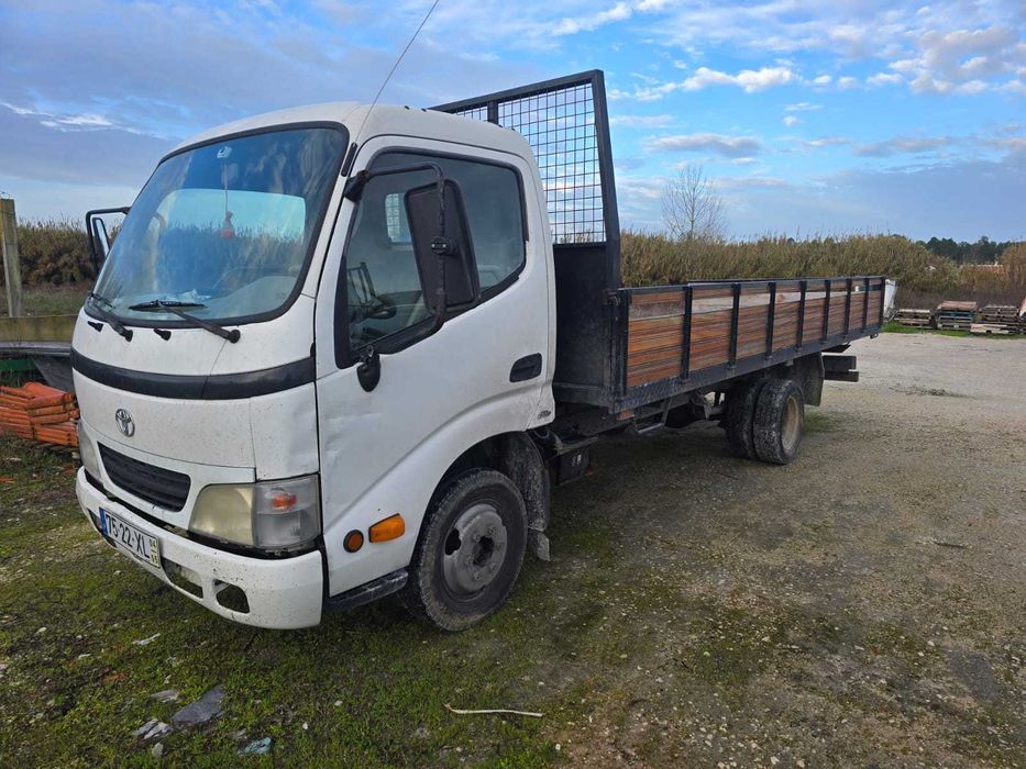 Toyota Dyna Carrinha com caixa aberta