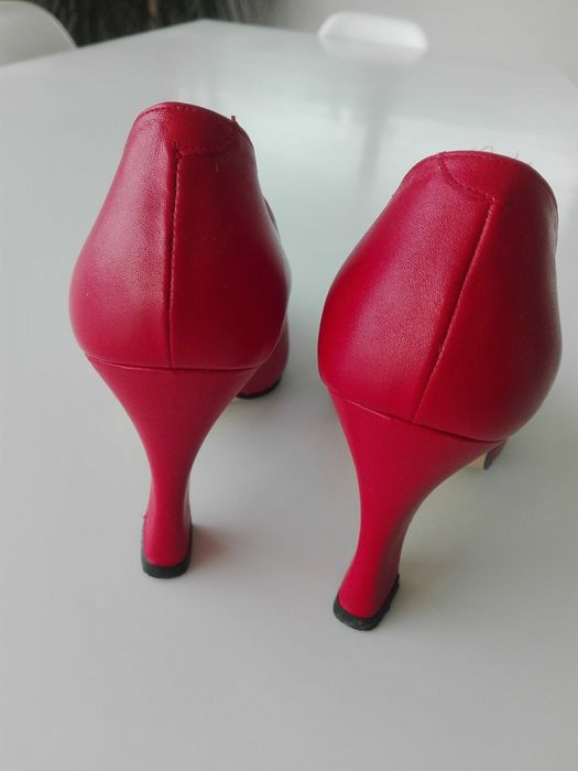 sapatos salto alto em pele vermelho Tam 37