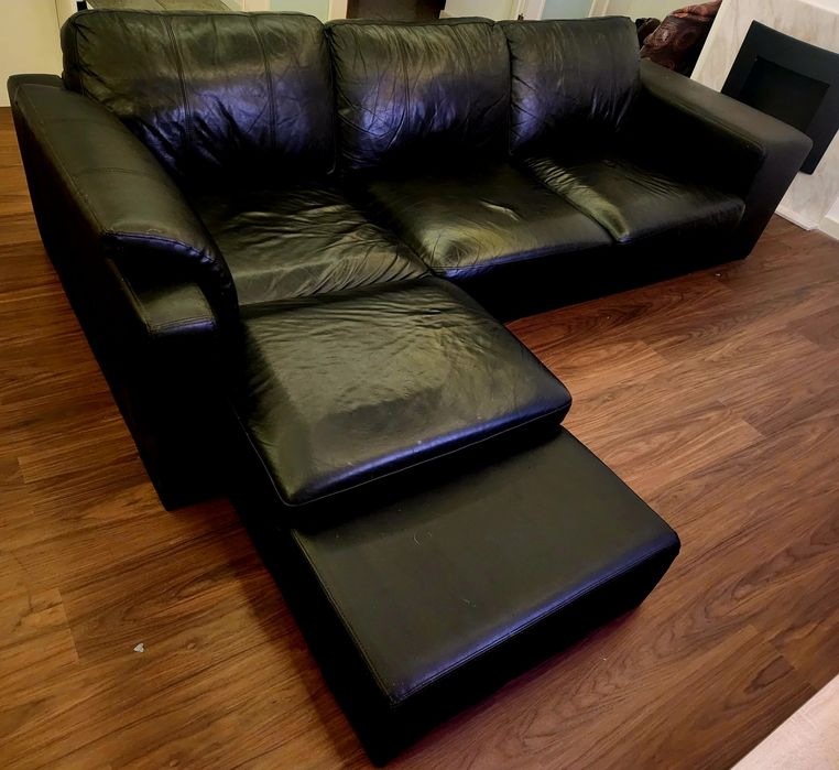 Sofá preto em pele