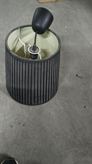 Candeeiro preto IKEA tecido reciclado canelado