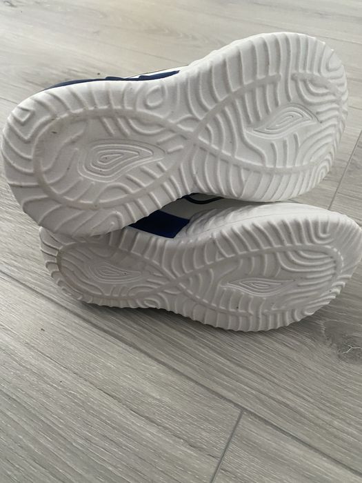 Дитячі кросівки