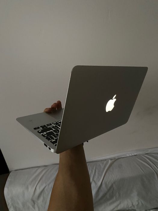 MacBook Air 11 macOS Catalina Core i5