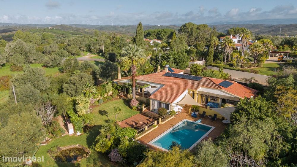 Moradia rural com 4 + 1 quartos, sauna, piscina e jardins deslumbrante