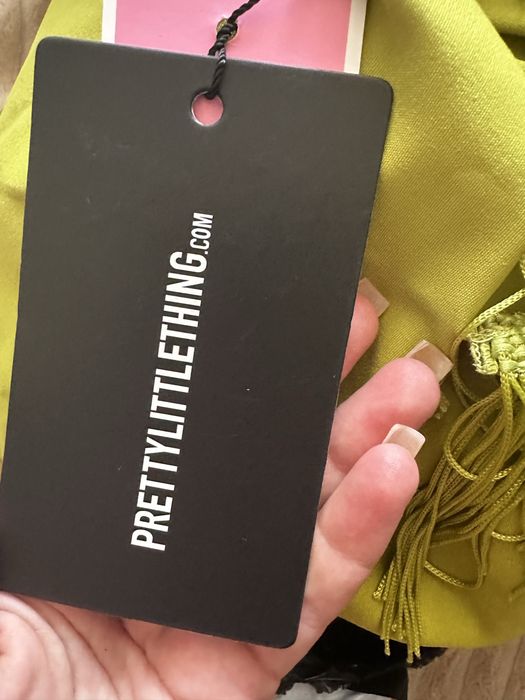 Сукня з бахромою від бренду Prettylittlething