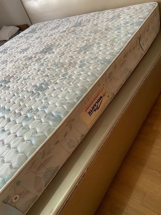 Colchão de casal com molas
