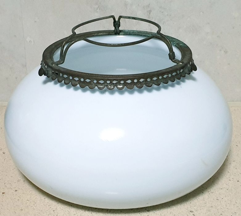 Antigo vidro de candeeiro de petróleo com armação