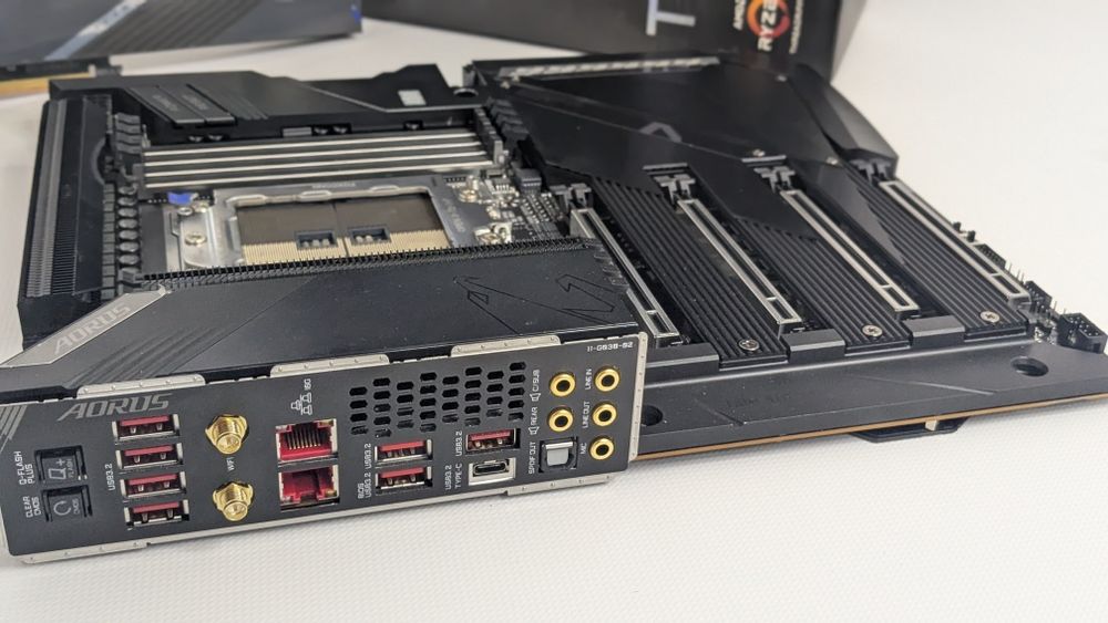 Материнська плата Gigabyte TRX40 AORUS XTREME\Гарантія