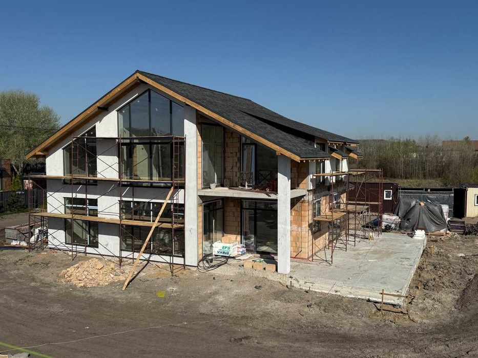 Будинок з видом на озеро та дизайнерським оздобленням!