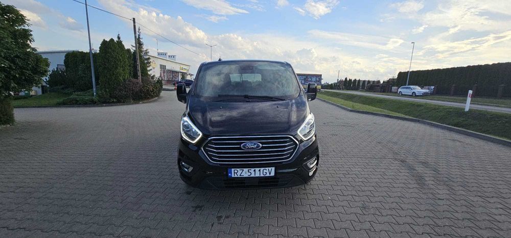 Wynajem Busa wynajem auta Ford Custom Tourneo 8 Osobowy Mercedes Rena