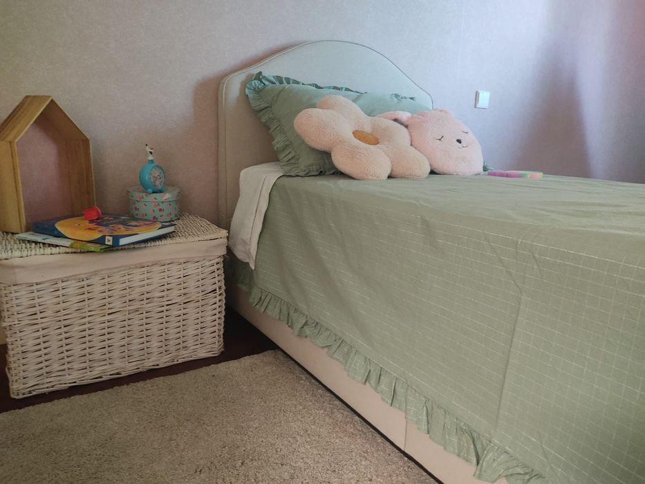 Cama solteiro estufada de cor beje