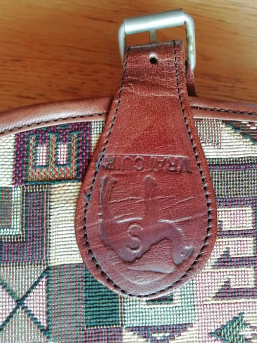 mala de pele genuina com motivos do egito