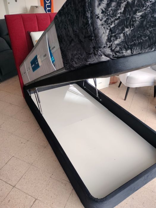 Vendo  Cama com Colchão Novos .