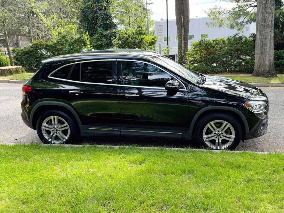 Mercedes-Benz GLA 250 4MATIC      2021