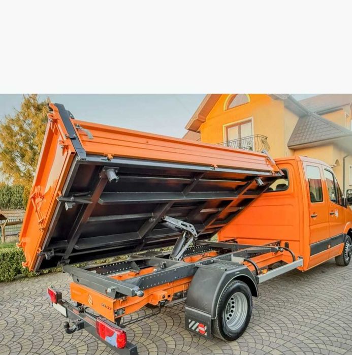 Mercedes sprinter 6 lugares tribasculante. Carrinha em muito bom estado de mecânica como de visual com tudo 100% funcional e pronta para trabalhar com