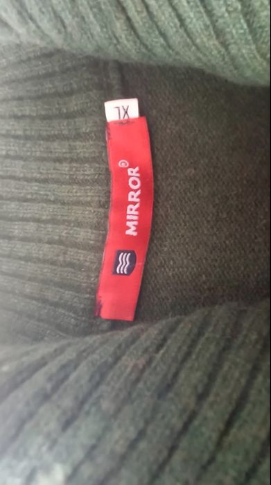 Camisola gola alta com fecho