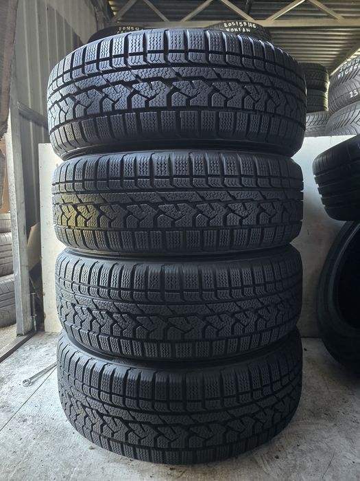 Sprzedam 4 opony 225/65 17" Kumho zimowe 95%