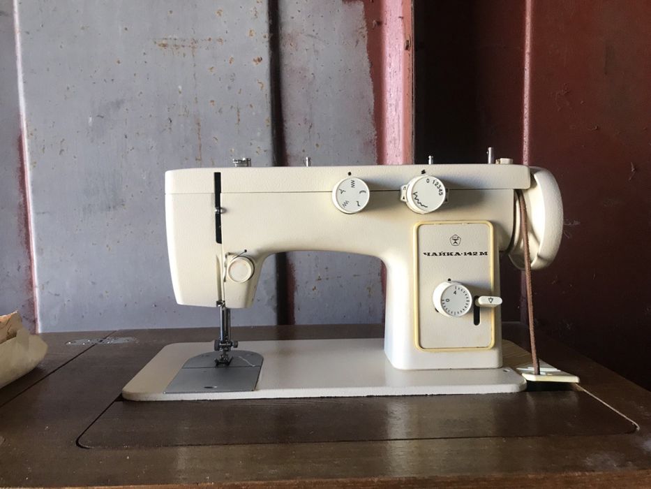 Продам швейну машинку Чайка 142-М