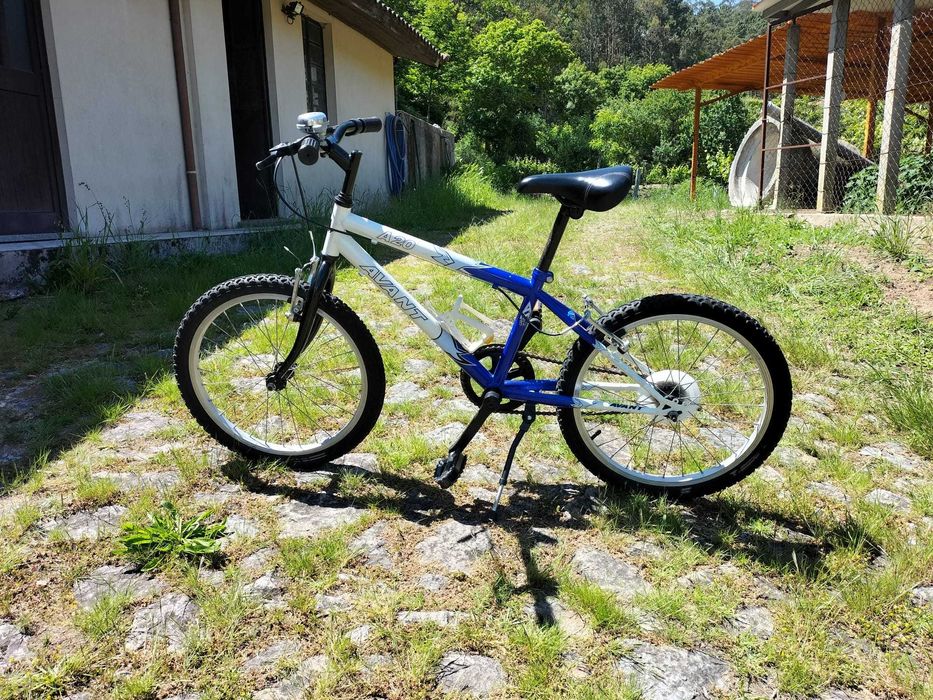 Bicicleta para criança em muito bom estado.