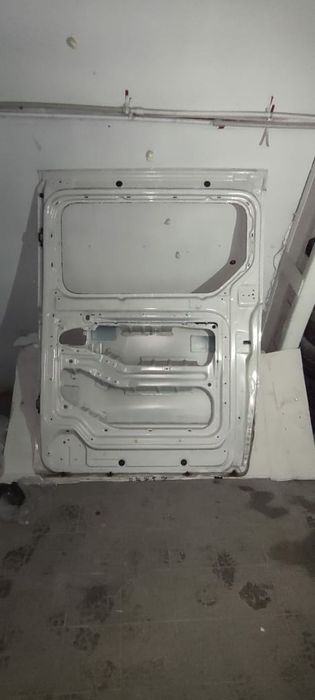 Hyundai H-1 (2021 р.) Праві задні двері.