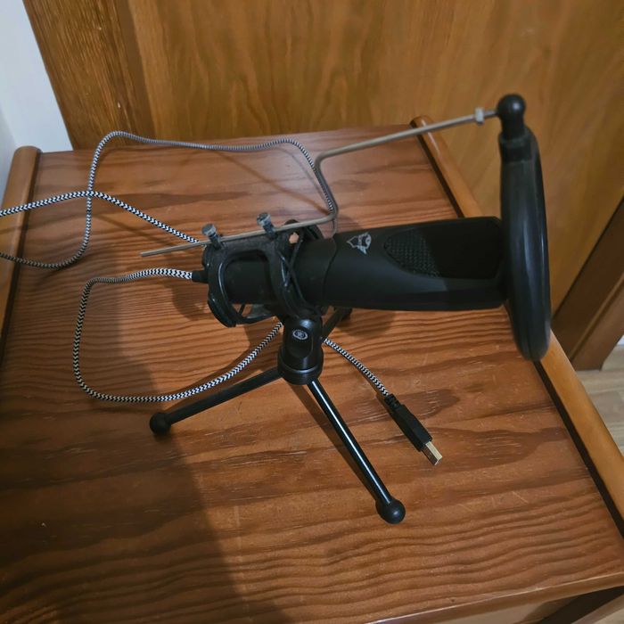 Microfone Trust GXT 232 Mantis USB + Tripé + Filtro Pop