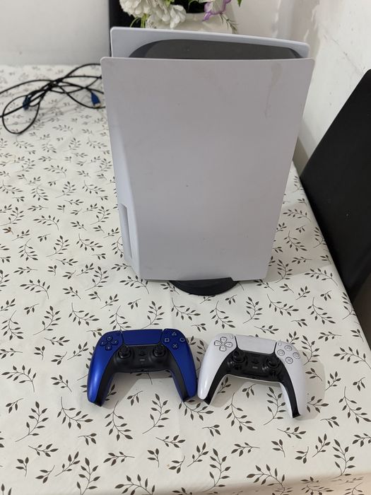 Ps 5 em otimo estado com dois comandos